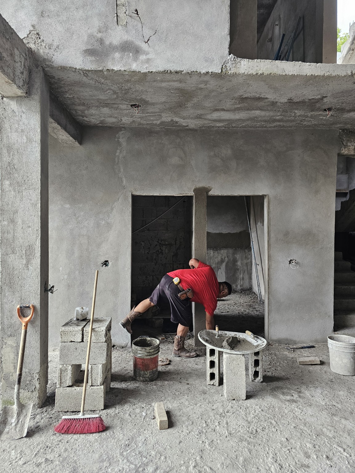 Trabajos de zarpeo en muros de planta baja